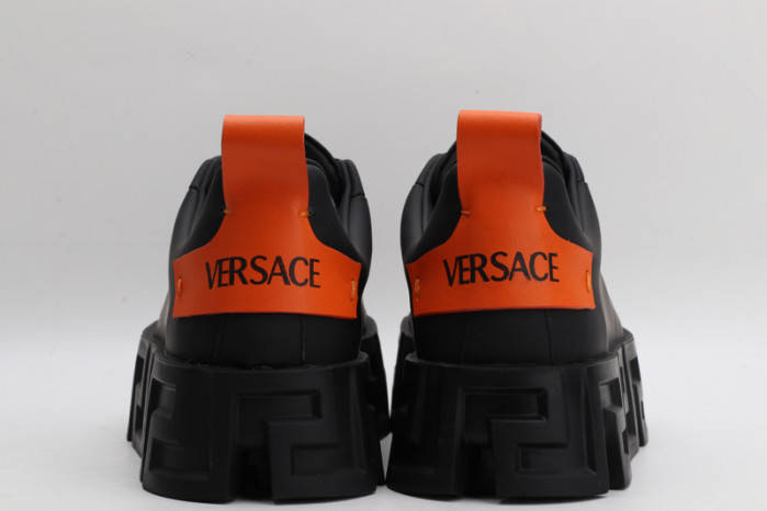 vers sneakers