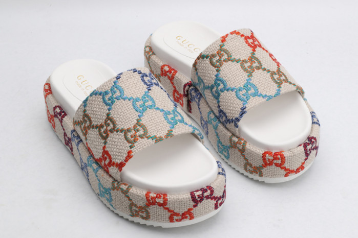 G*u*i slippers