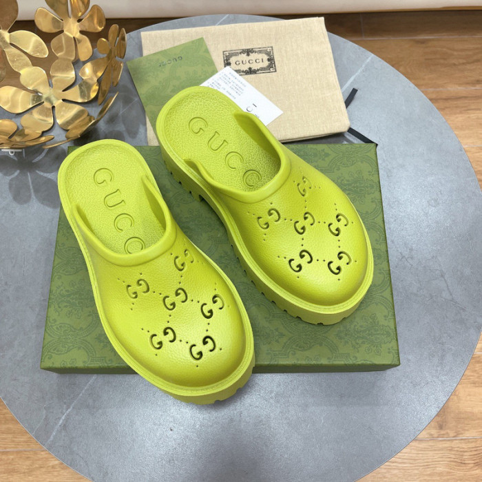G*u*i slippers