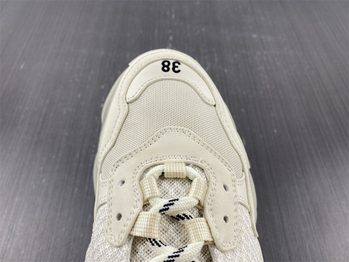 Ba*len*cia*ga triple s